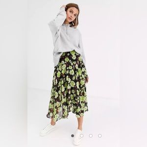 Soaked in Luxury flowered skirt. NWT